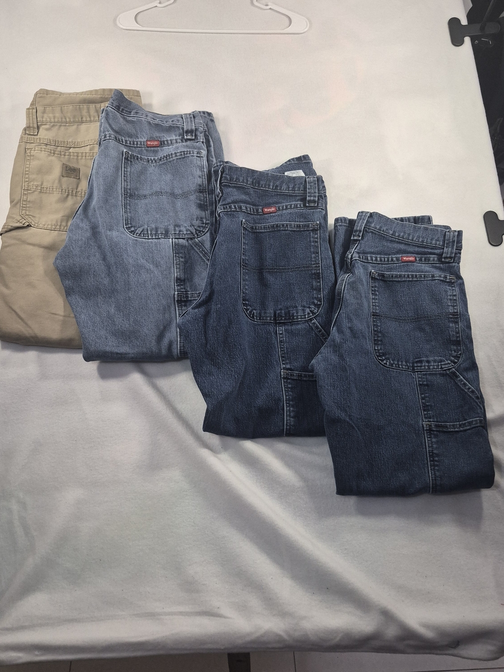Lot of 4 Pairs Men's Carpenter Pants and Jeans (1 Lee and 3 Wrangler) all 32x32